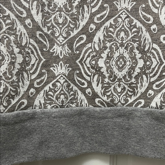 NWT J. Crew Medallion Pullover Crewneck Sweater in Gray & White - Size Small - Picture 10 of 15